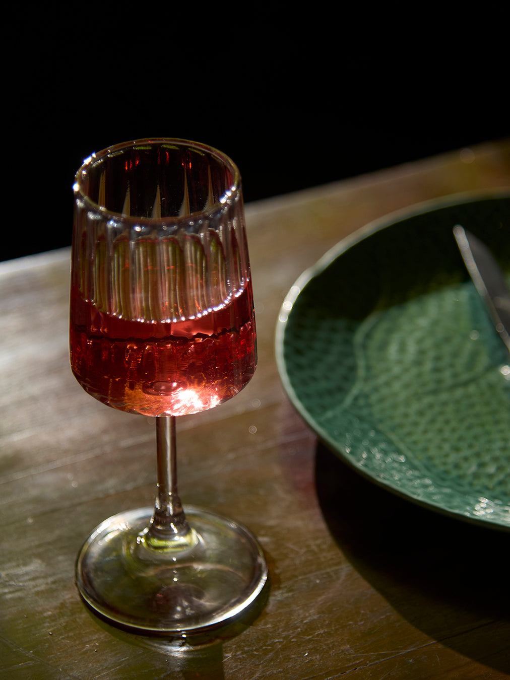 Drifted line fluted wine glass elegant textured stemware Fluted wine glass with drifted line design premium stemware the glass couture collection