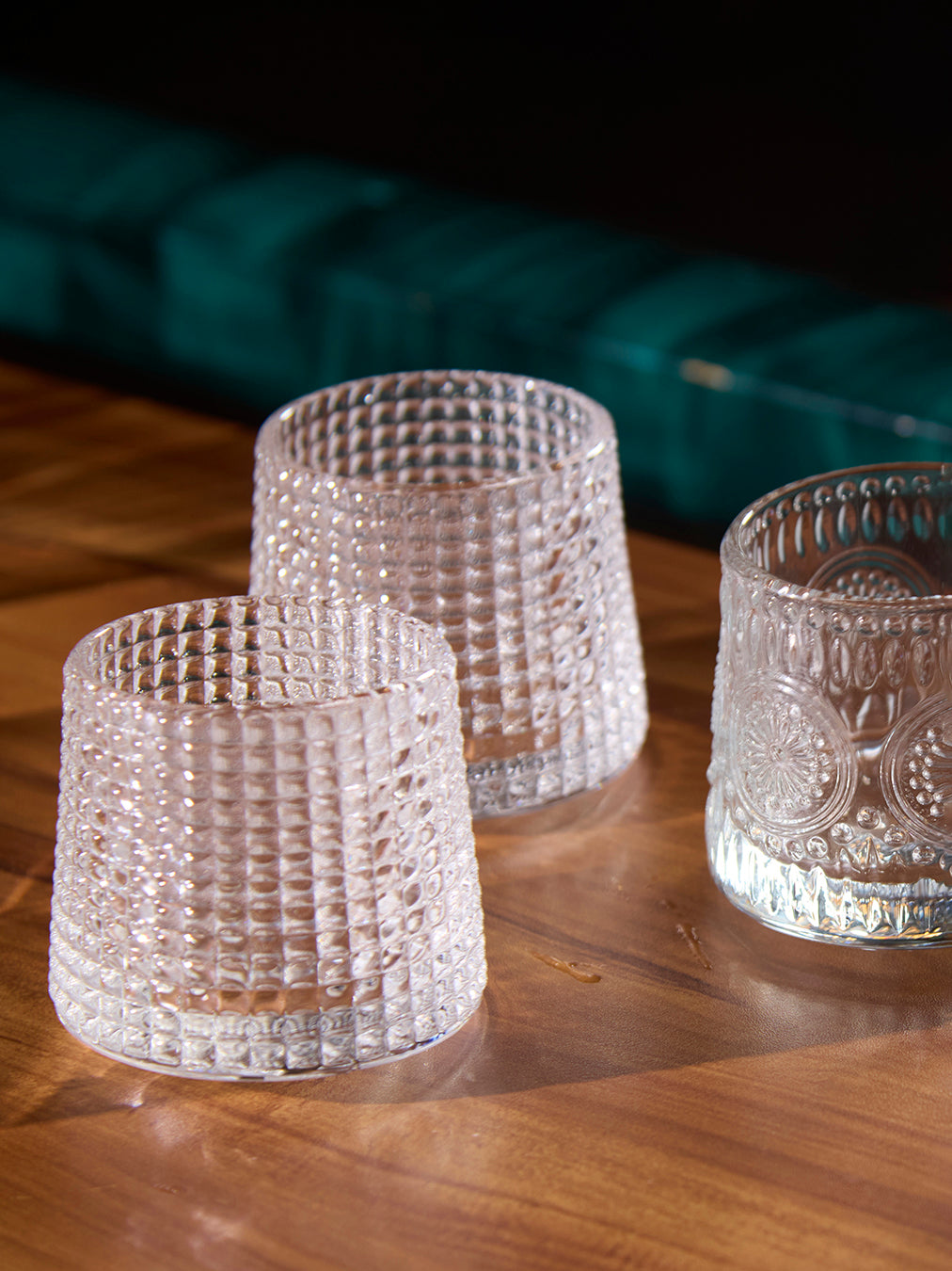 Diamond texture dancing glass Diamond cut dancing bar glass
Premium diamond cut dancing glass 
Diamond cut dancing transparent tumbler