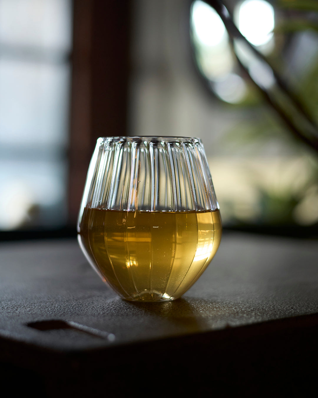 Chill ribs fluted whiskey glass ribbed clear glass tumbler Elegant ribbed whiskey glass for bar and home use High clarity ribbed whiskey tumbler durable glassware Ribbed fluted whiskey glass