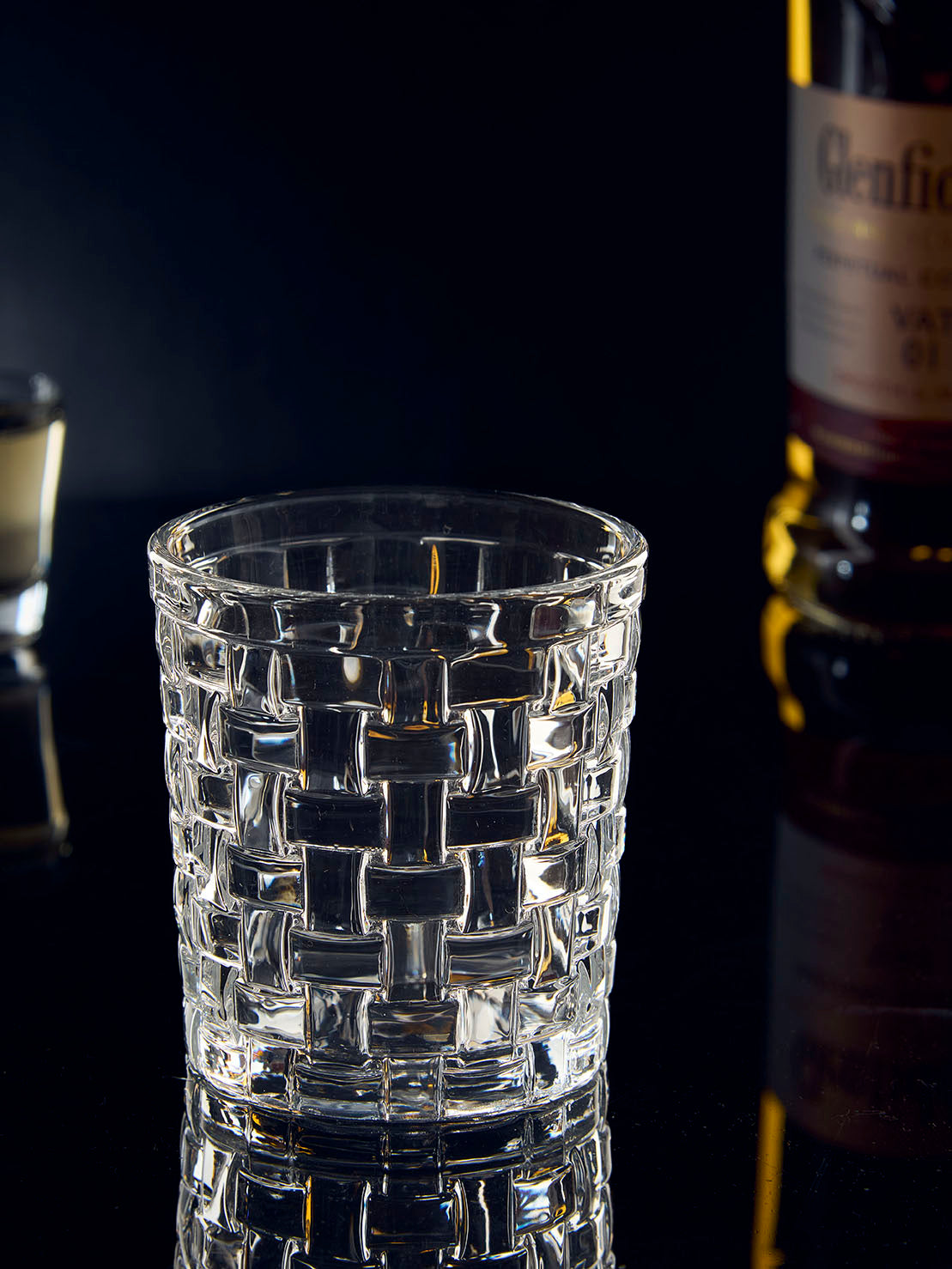 Perfect serve whiskey glass clear whiskey bar glass whiskey premium glass whiskey serving glass Perfect serve whiskey glass thick base