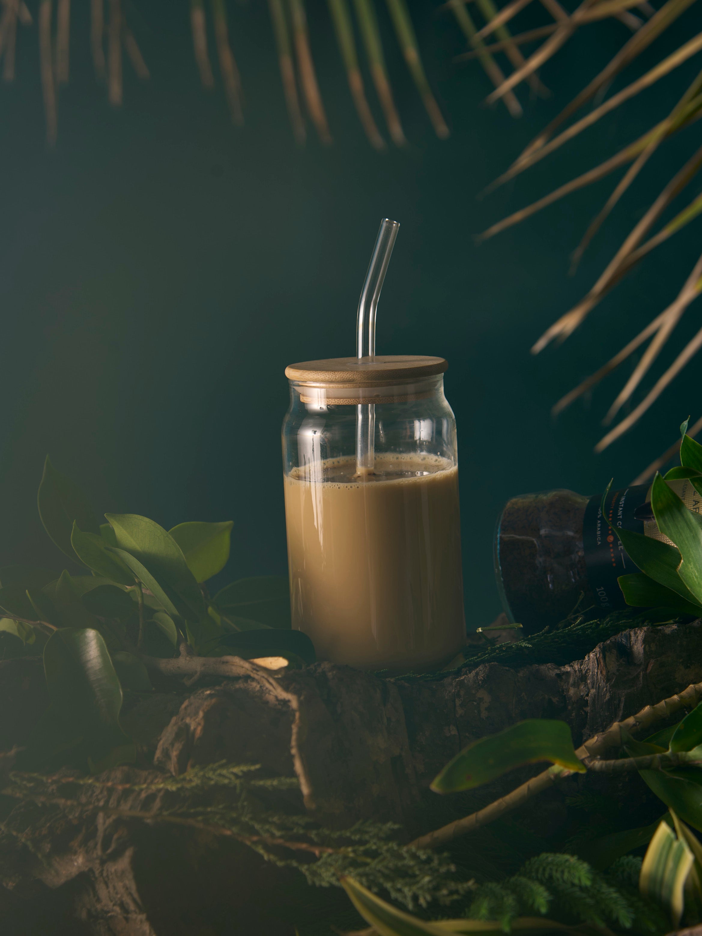 Can sipper glass with lid and straw reusable drinking glass for iced coffee juice smoothies and cold beverages Can sipper glass with lid and straw reusable drinkware