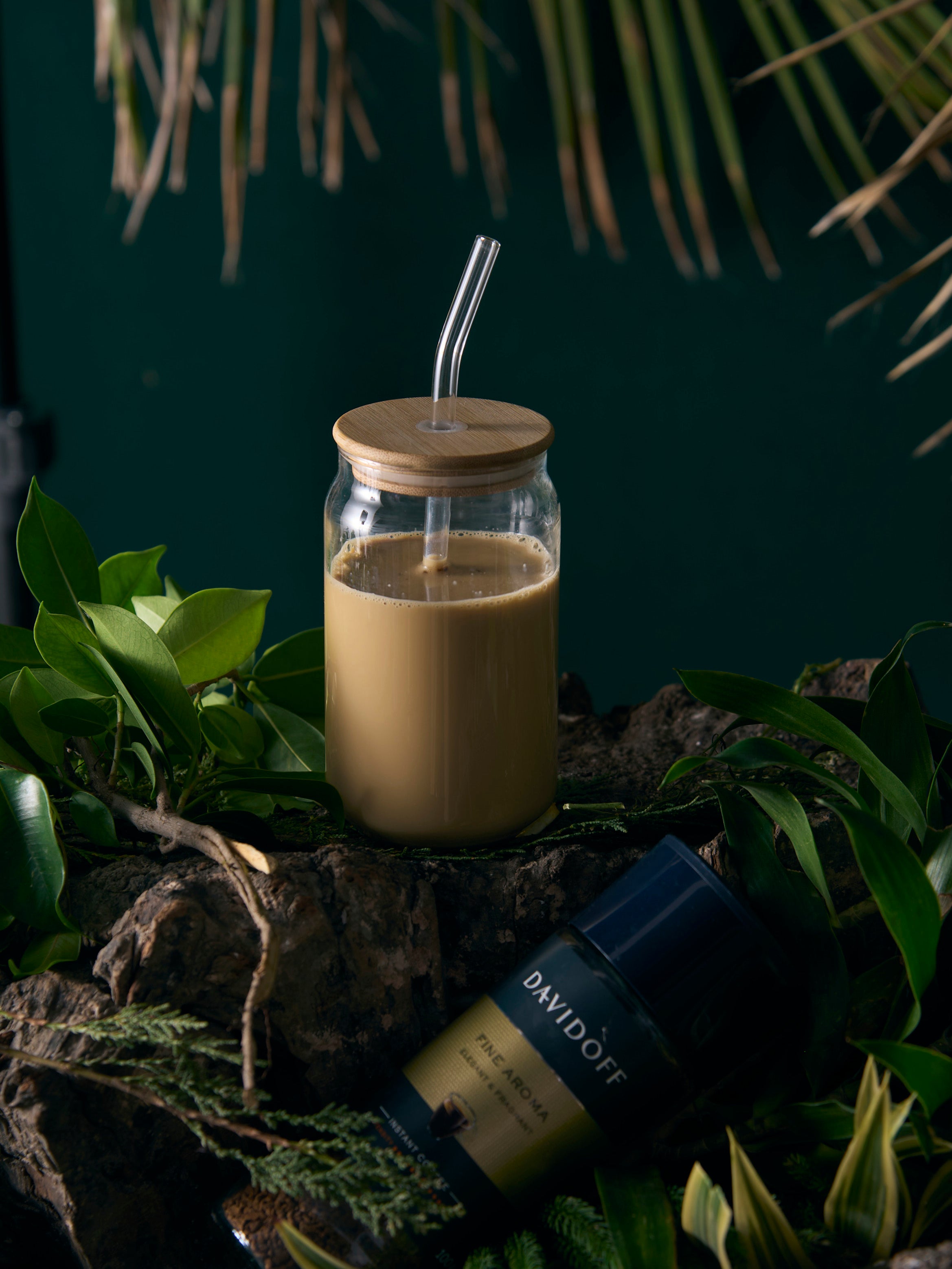 Can sipper glass with lid and straw reusable drinking glass for iced coffee juice smoothies and cold beverages Can sipper glass with lid and straw reusable drinkware