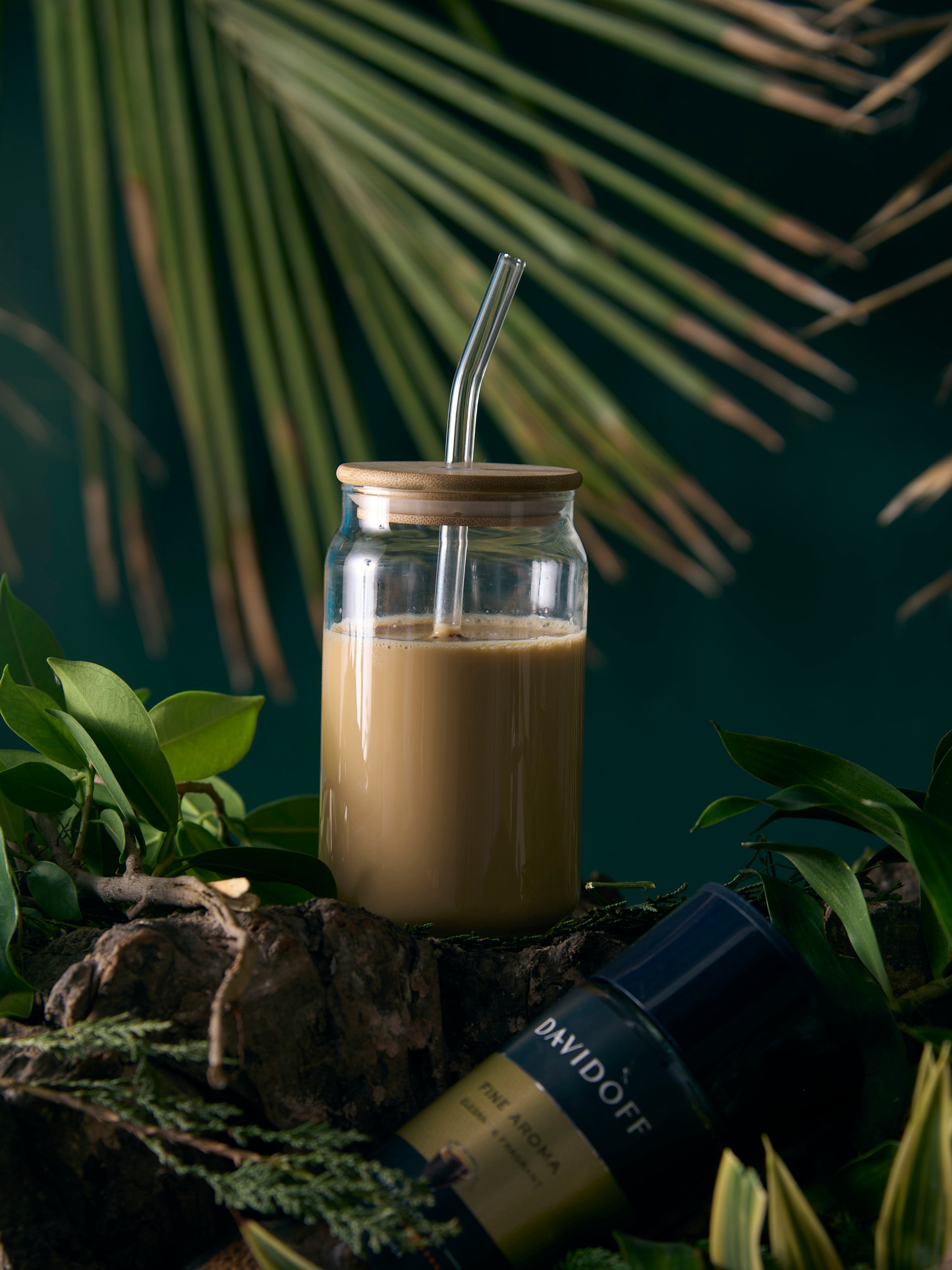 Can sipper glass with lid and straw reusable drinking glass for iced coffee juice smoothies and cold beverages Can sipper glass with lid and straw reusable drinkware
