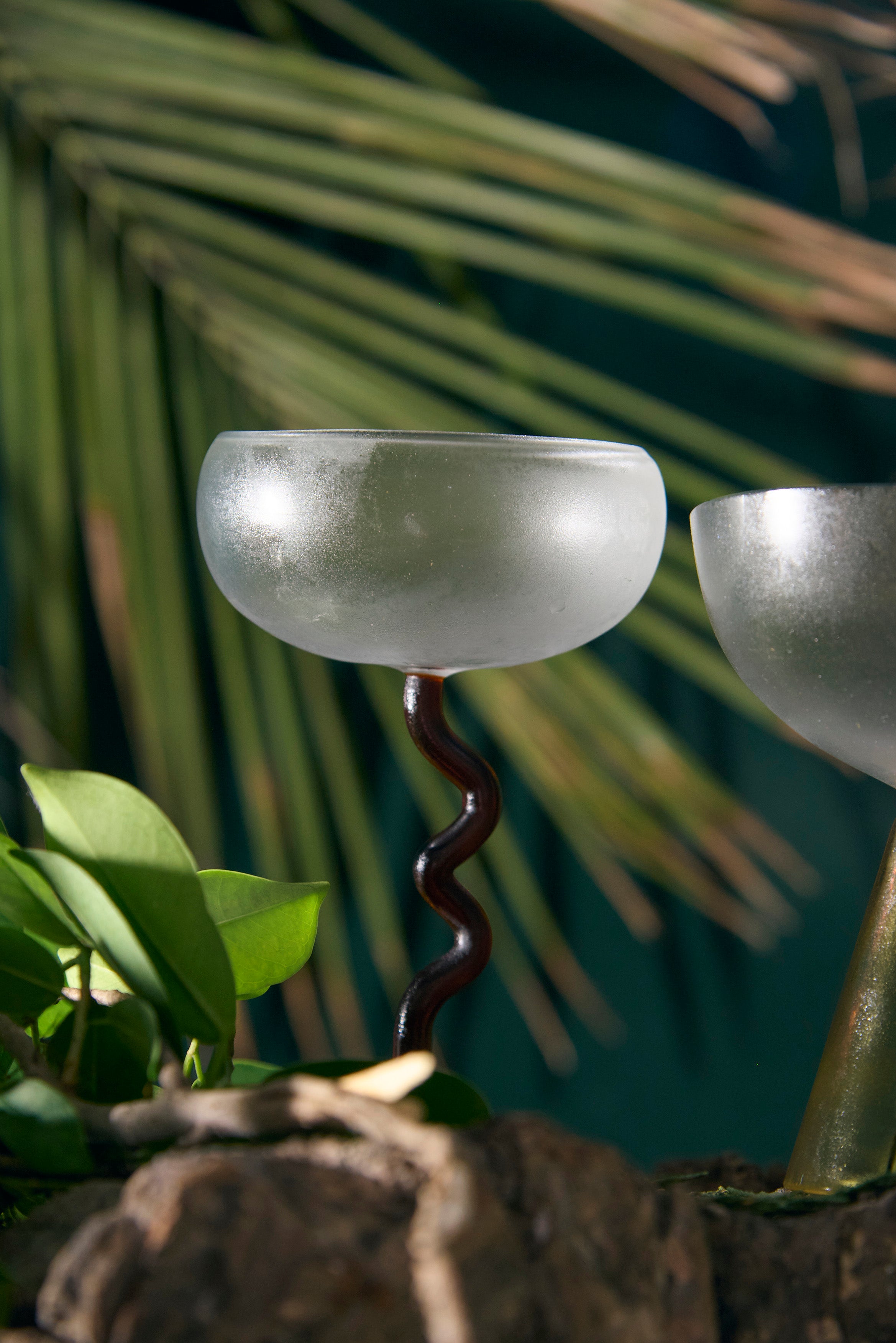 Swirl scoop cup glass designer glassware for cocktails and beverages Swirl scoop glass modern designer drinkware Twisted swirl scoop cup glass premium drinkware