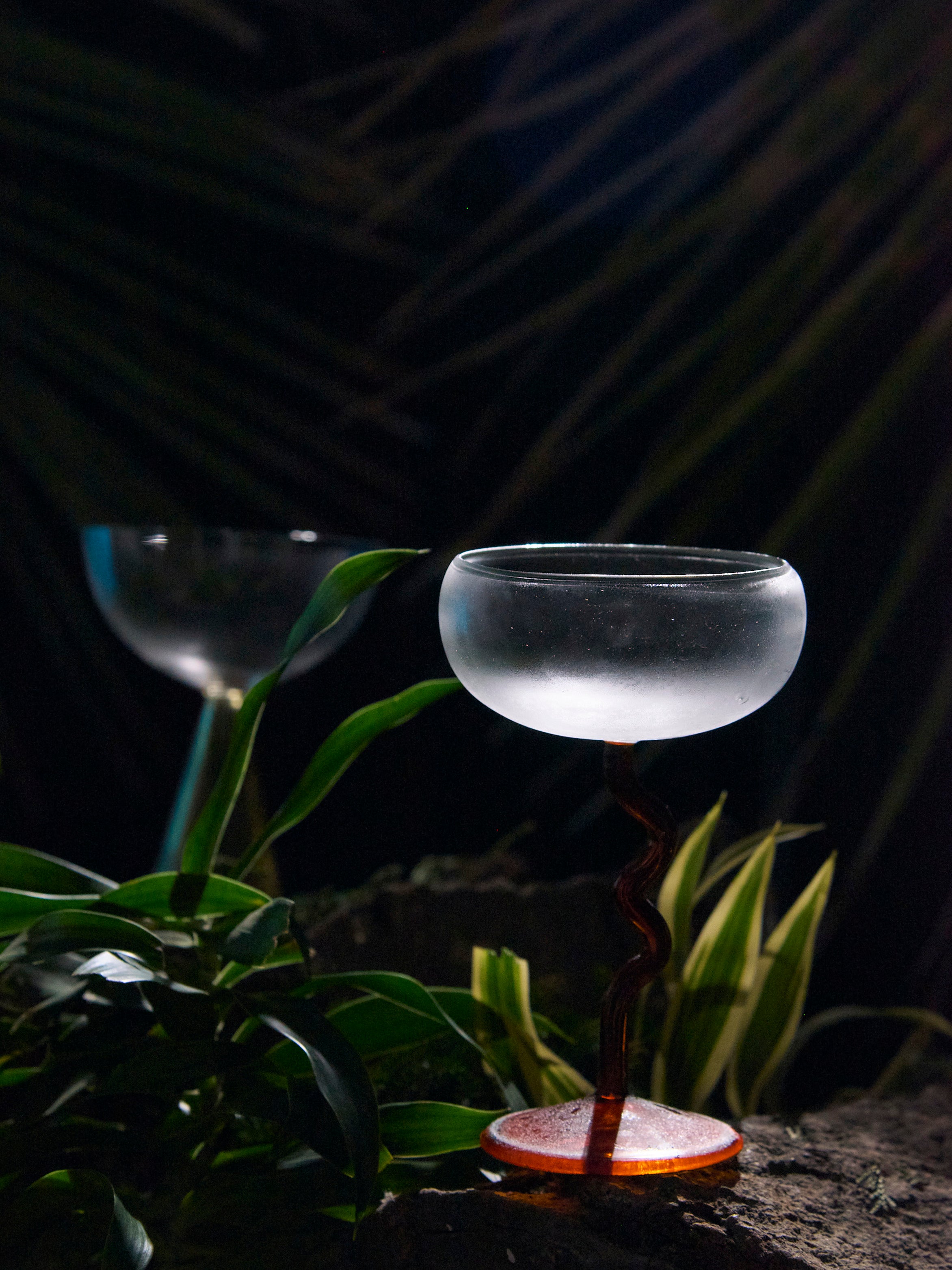 Swirl scoop cup glass designer glassware for cocktails and beverages Swirl scoop glass modern designer drinkware Twisted swirl scoop cup glass premium drinkware