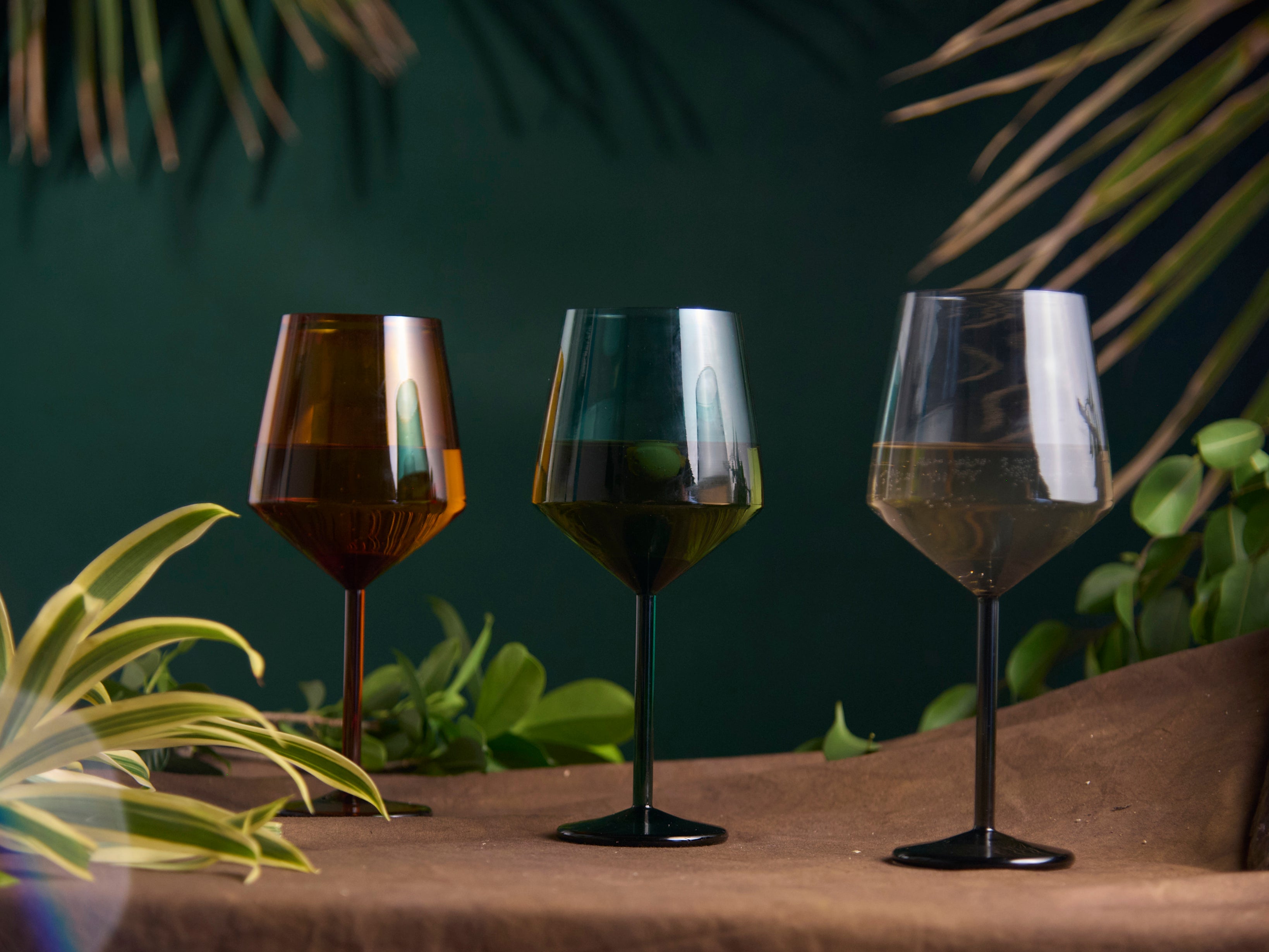 Coloured tube wine glass modern designer stemware Tube style coloured wine glass premium designer drinkware the glass couture collection