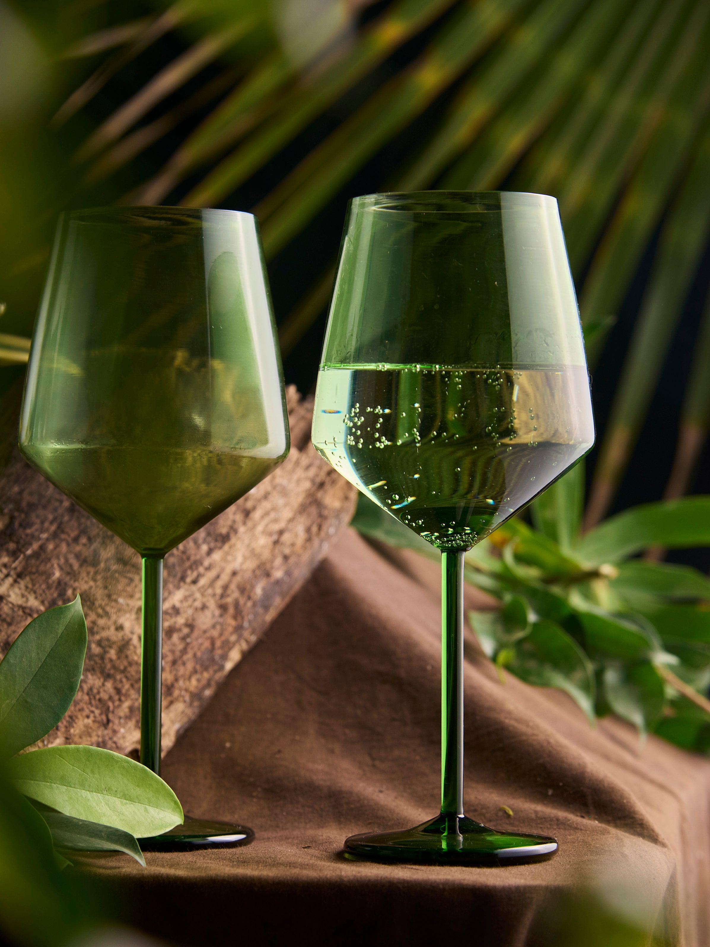 Coloured tube wine glass modern designer stemware Tube style coloured wine glass premium designer drinkware the glass couture collection